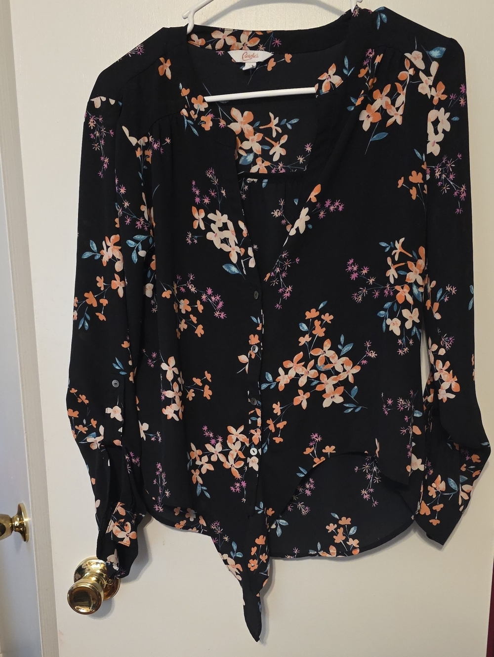 Candie's Black Floral Button-Front Tie-Hem Blouse